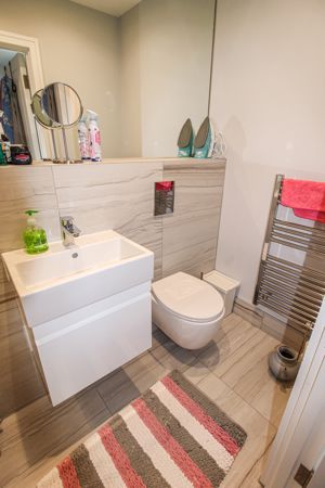 EN-SUITE SHOWER ROOM- click for photo gallery